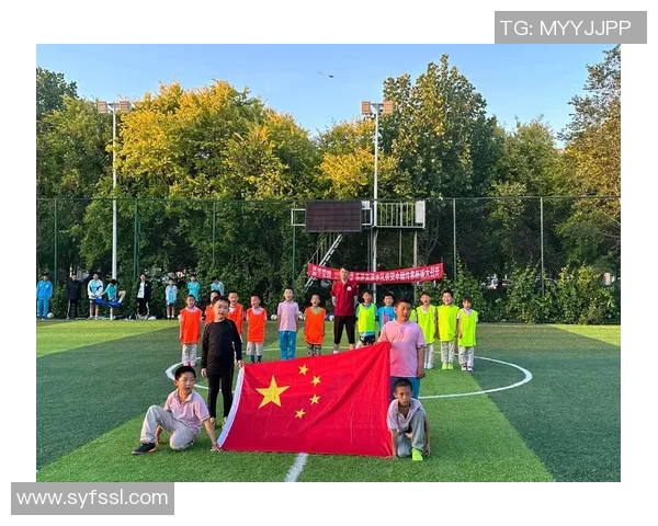 上海聚运动足球队奋战赛场展现团队精神与拼搏风采